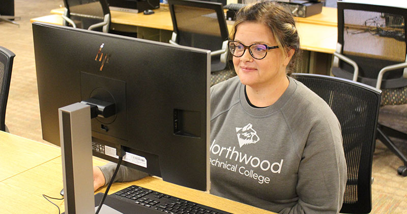 Student sitting at the computer concentrating on her studies