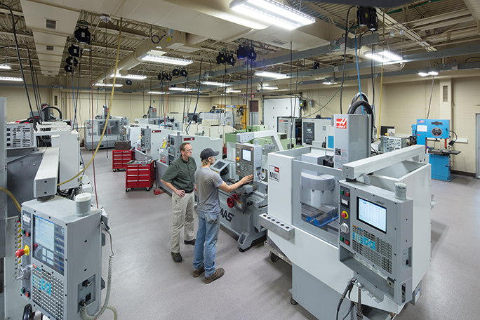 Students in the machine tool lab